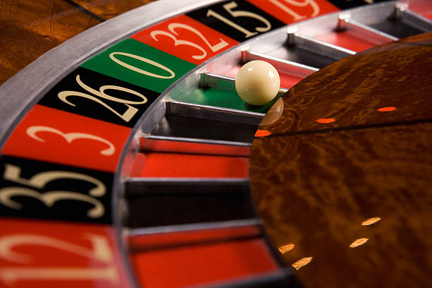Live Bandar Poker gameplay with dealer and player cards